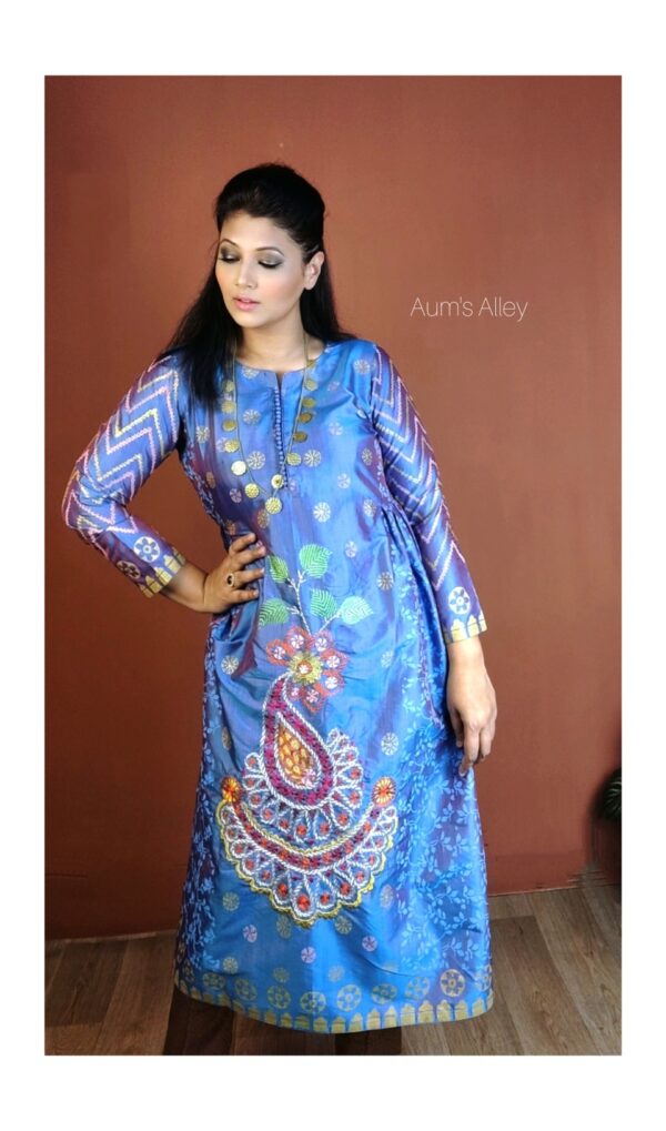 URVI Violet-Blue Dual Tone Premium Berry Silk Kurti Set